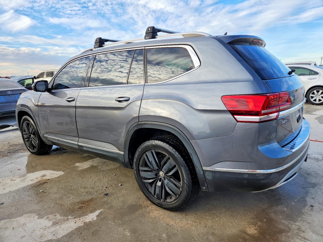 2018 VOLKSWAGEN ATLAS SEL PREMIUM photo 2