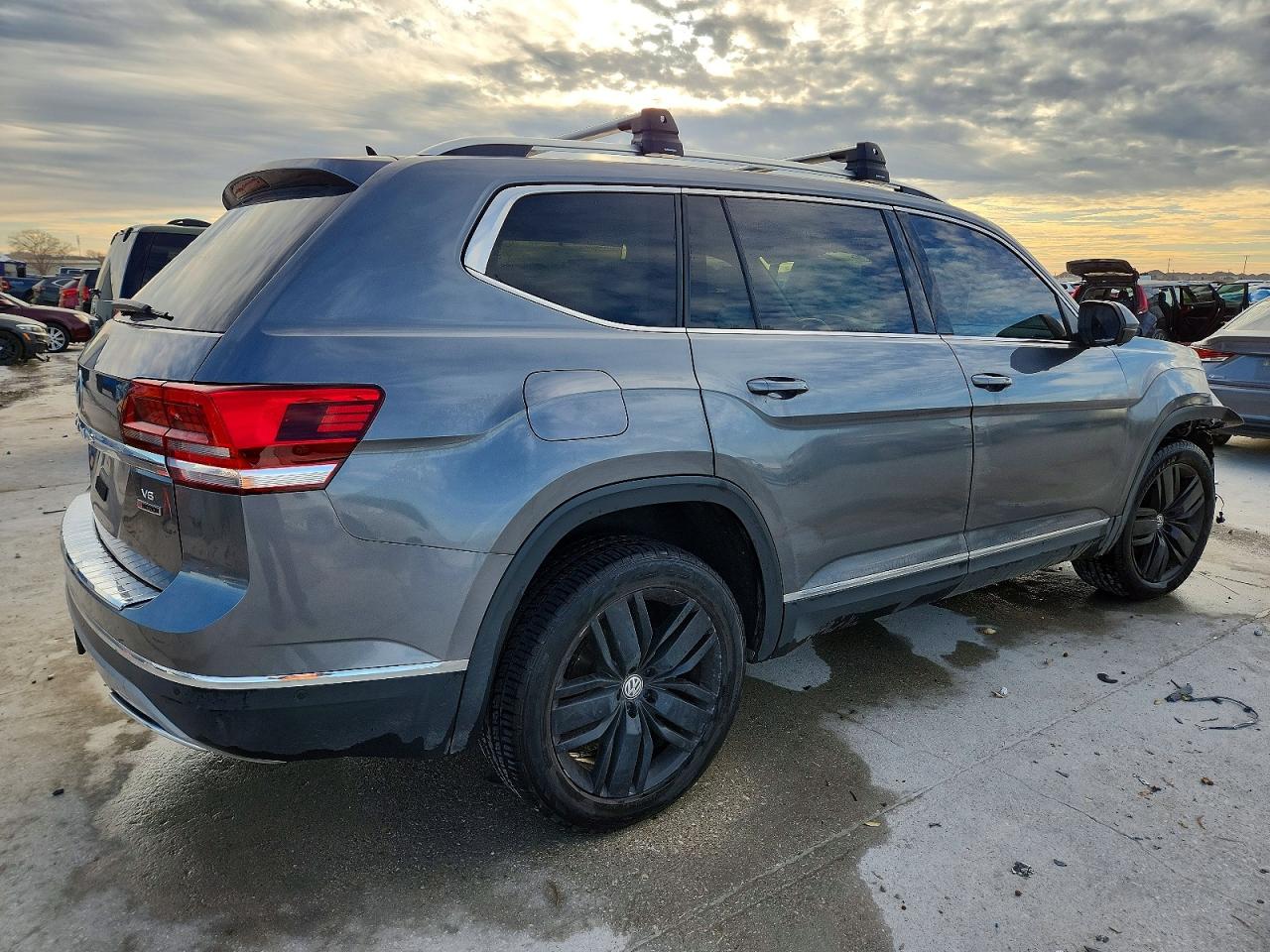 2018 VOLKSWAGEN ATLAS SEL PREMIUM photo 3