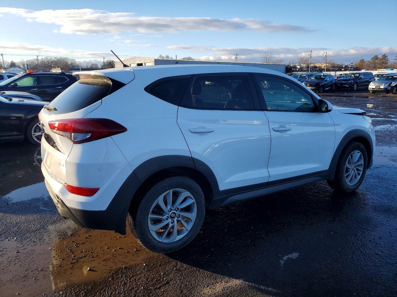 2018 HYUNDAI TUCSON SE photo 3
