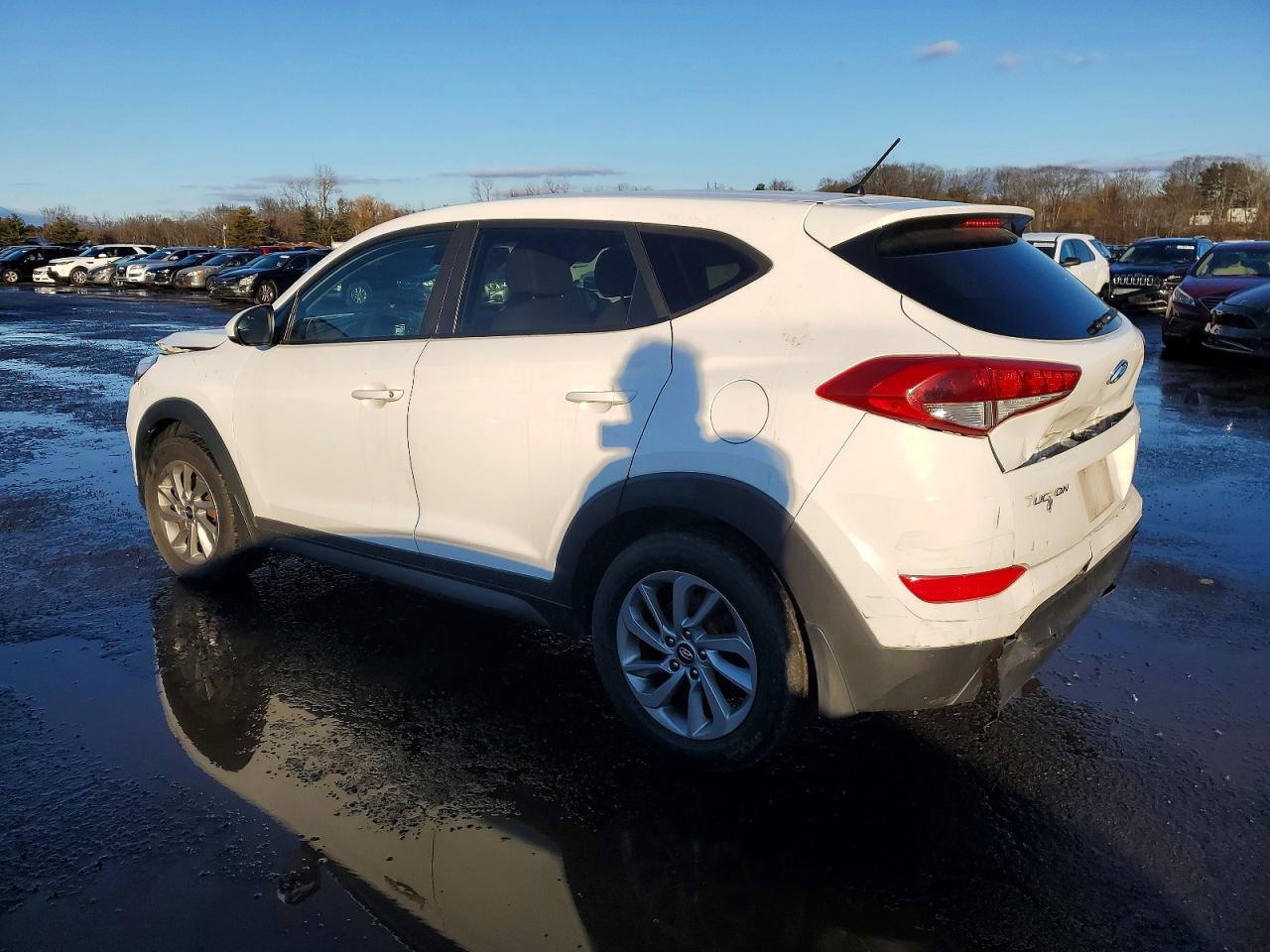 2018 HYUNDAI TUCSON SE photo 2