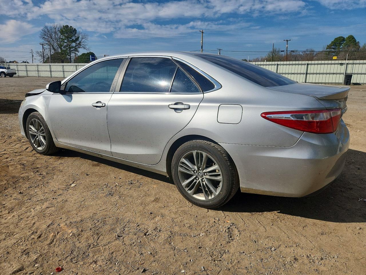 2017 TOYOTA CAMRY LE photo 2