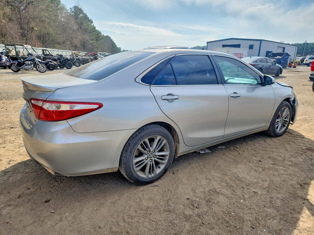 2017 TOYOTA CAMRY LE photo 3