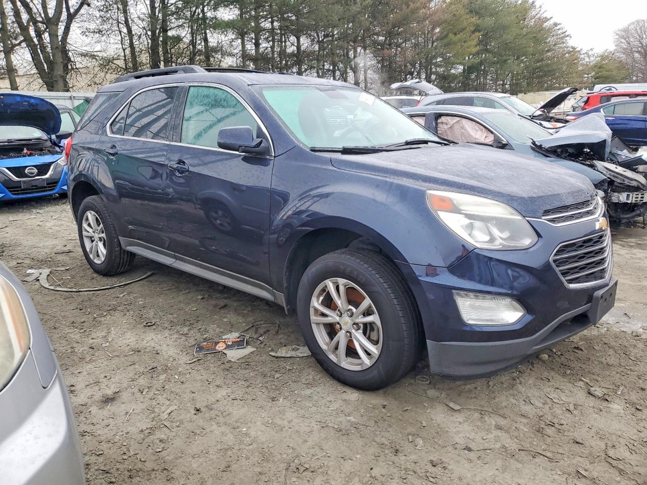 2017 CHEVROLET EQUINOX LT photo 4