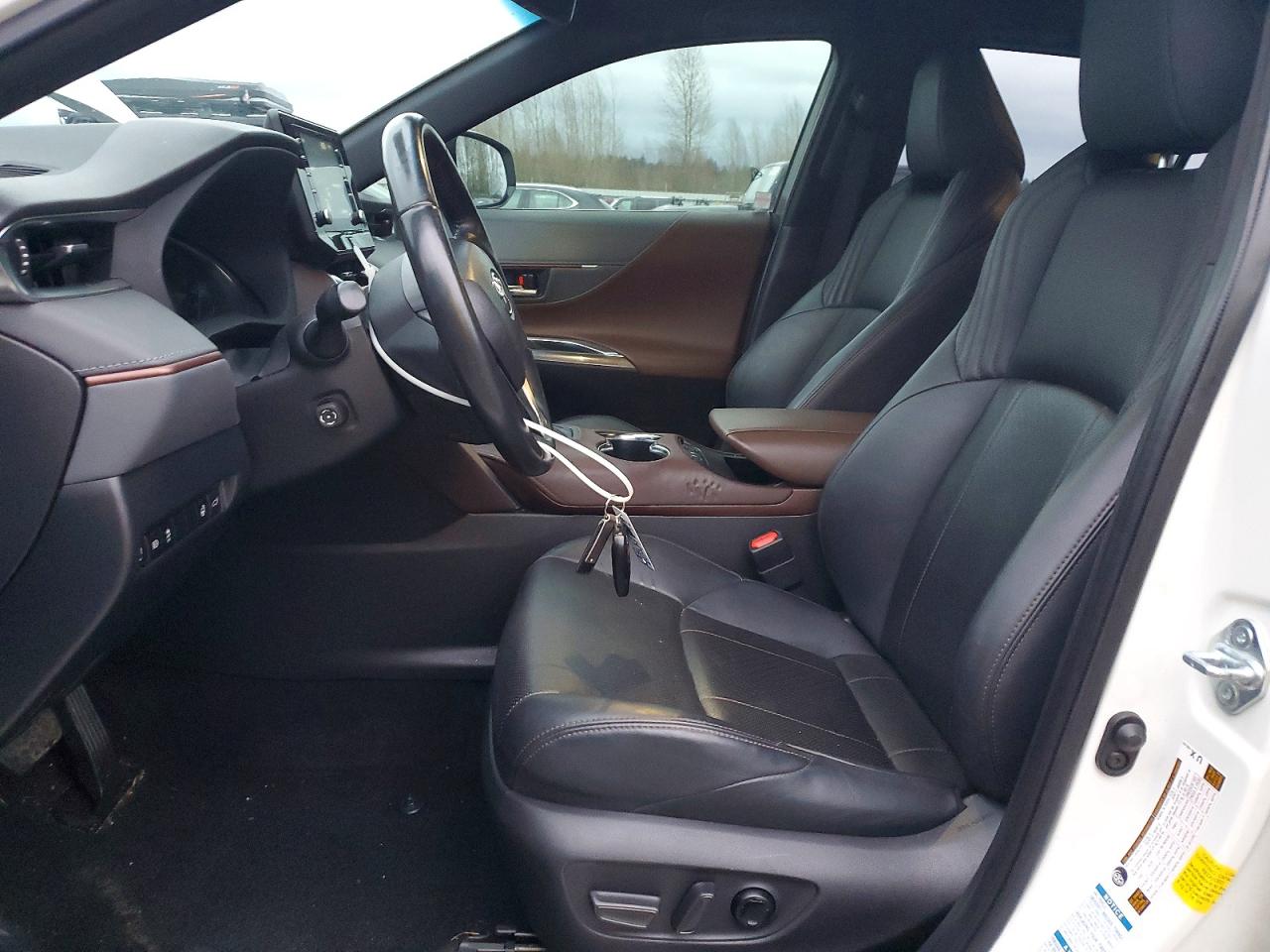 2021 TOYOTA VENZA LE photo 13