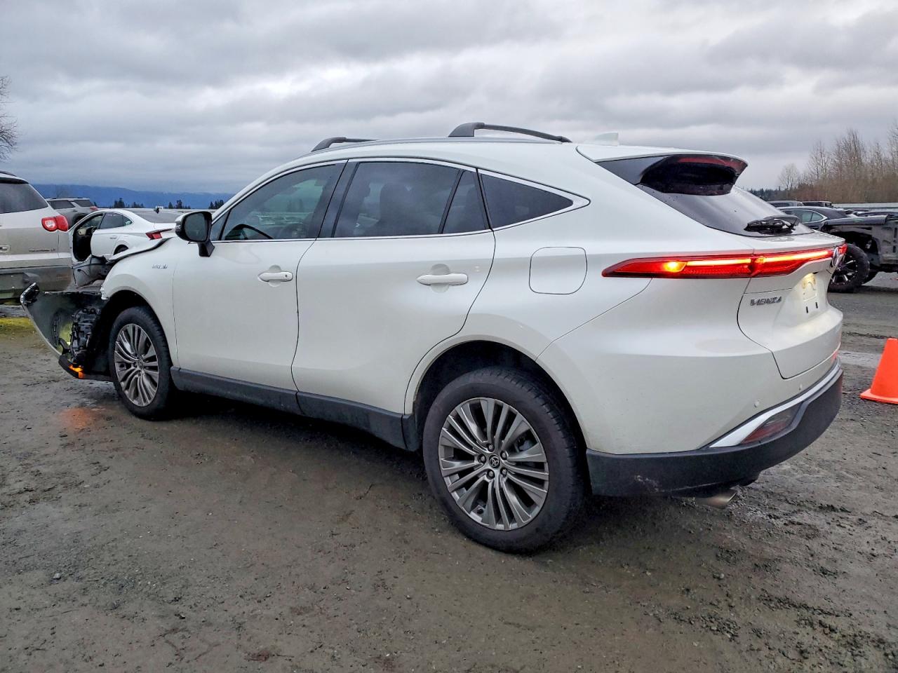2021 TOYOTA VENZA LE photo 3
