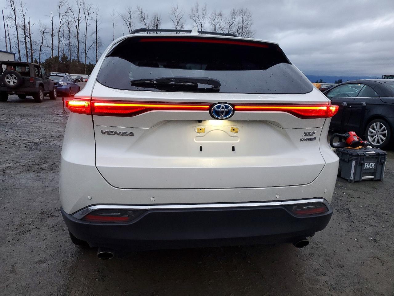 2021 TOYOTA VENZA LE photo 11
