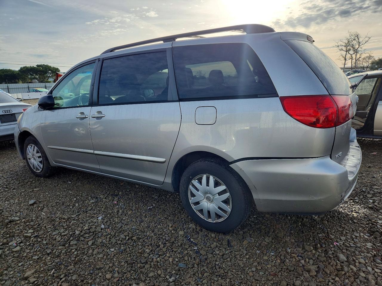 2006 TOYOTA SIENNA CE photo 2