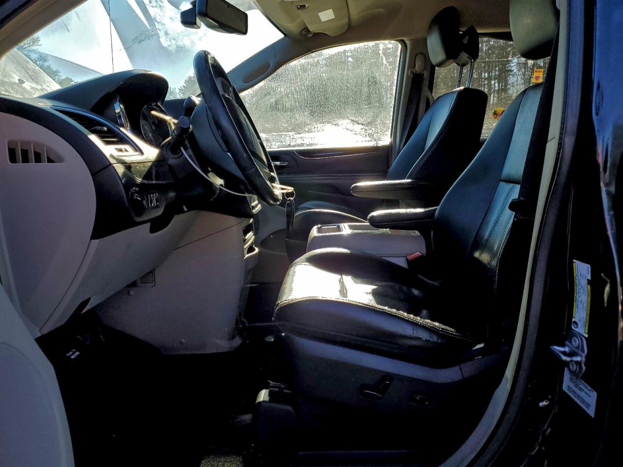 2015 CHRYSLER TOWN & COUNTRY TOURING L photo 13