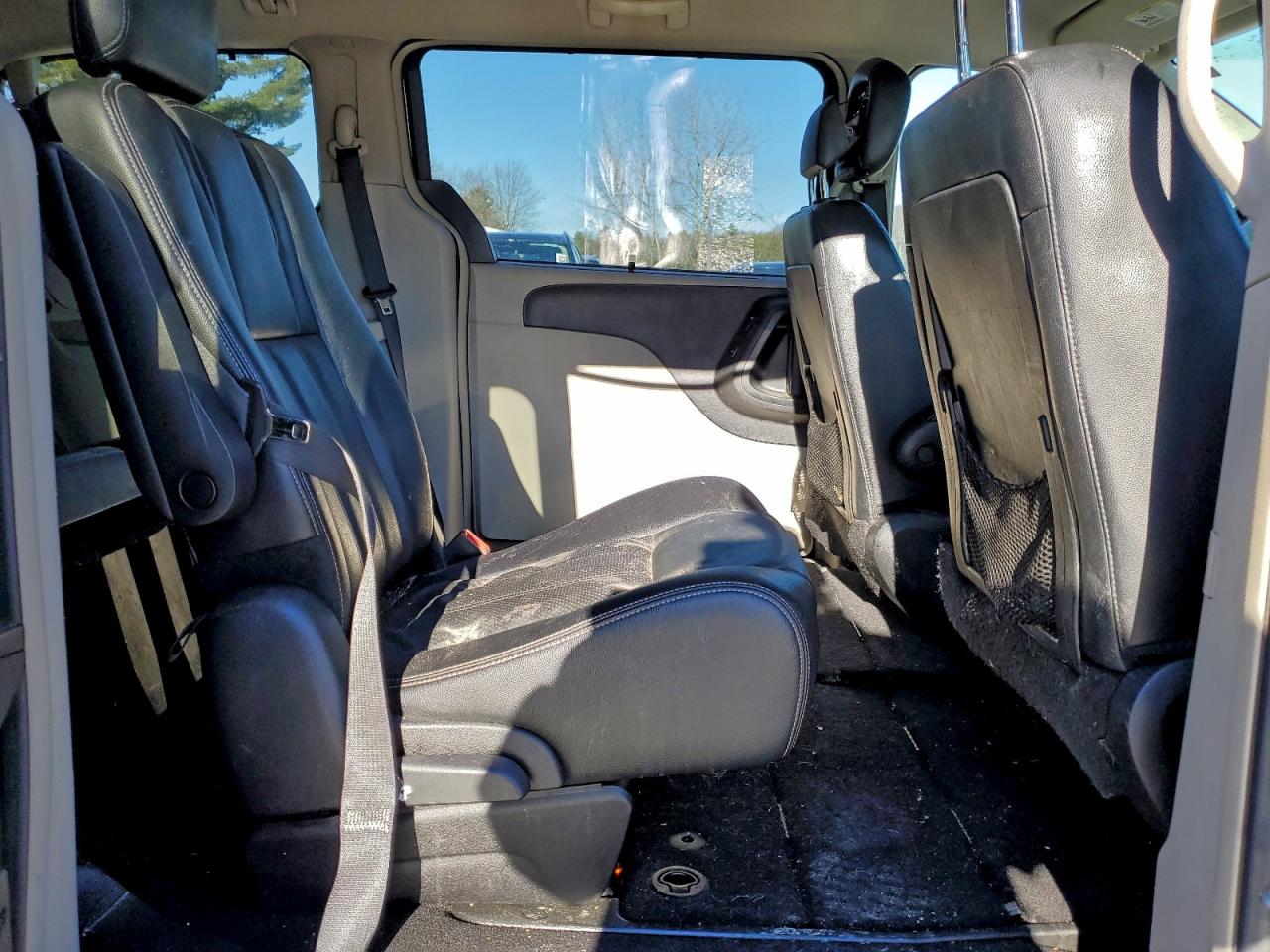 2015 CHRYSLER TOWN & COUNTRY TOURING L photo 21