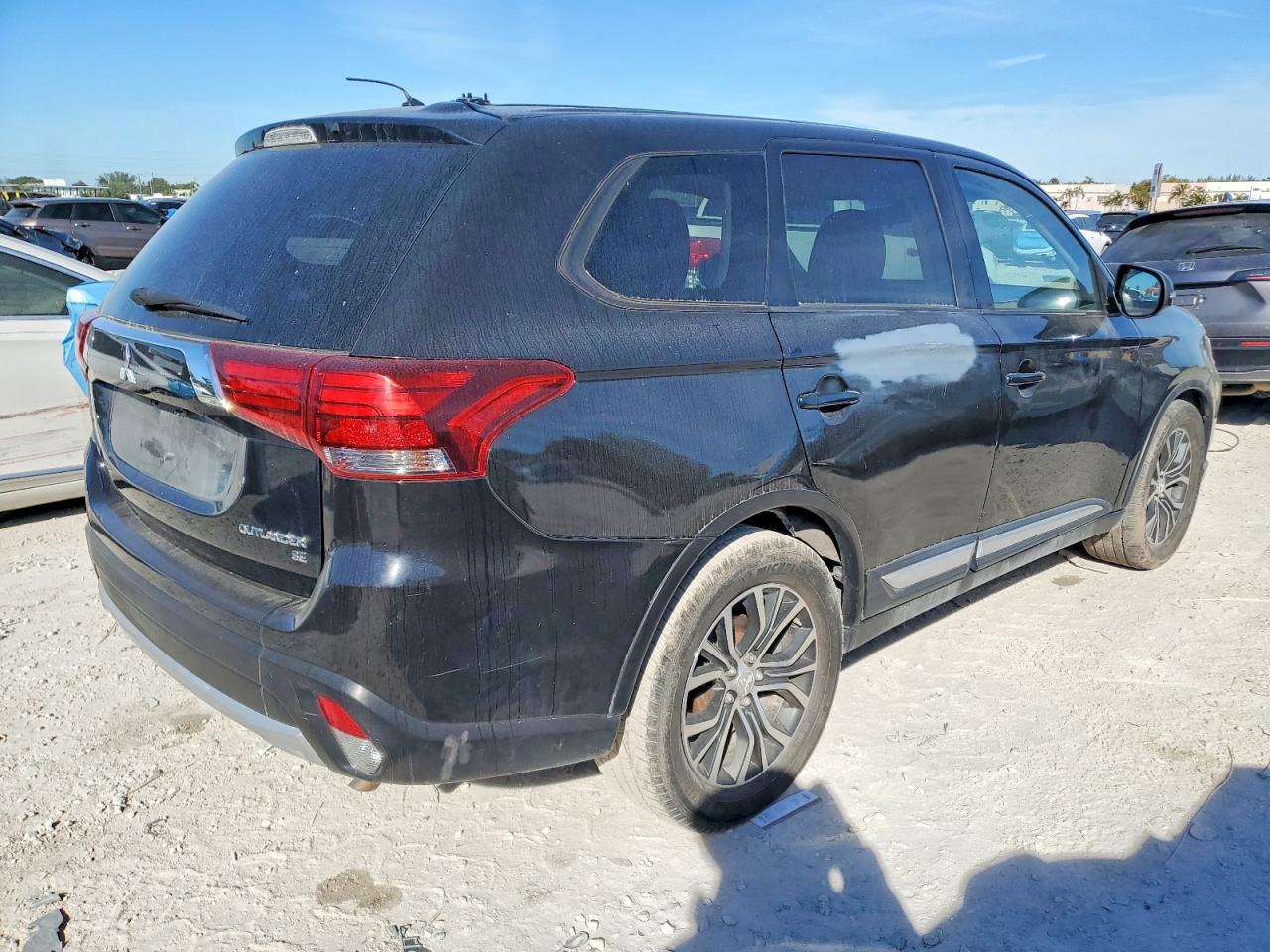 2016 MITSUBISHI OUTLANDER SE photo 3