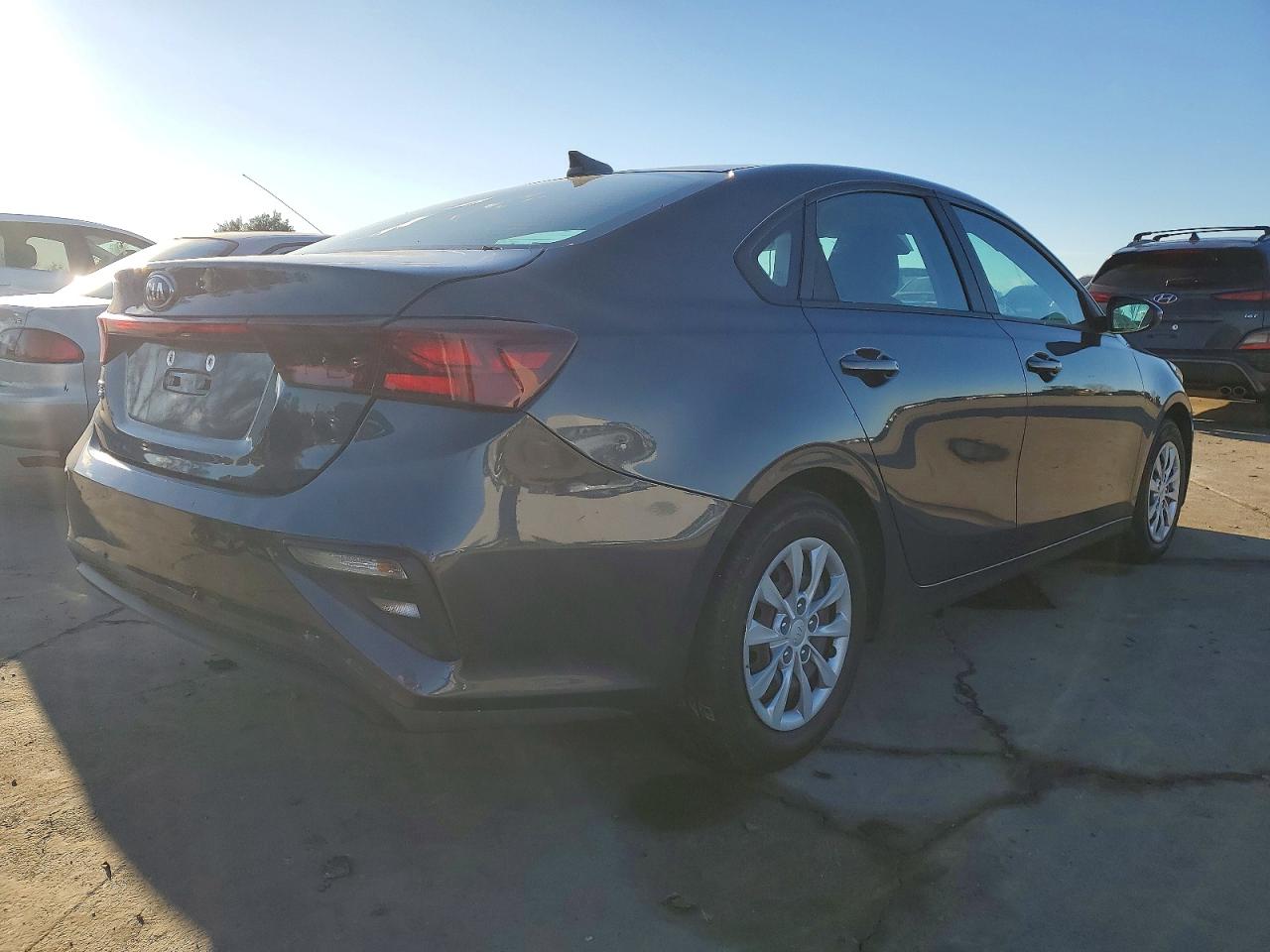 2021 KIA FORTE FE photo 3