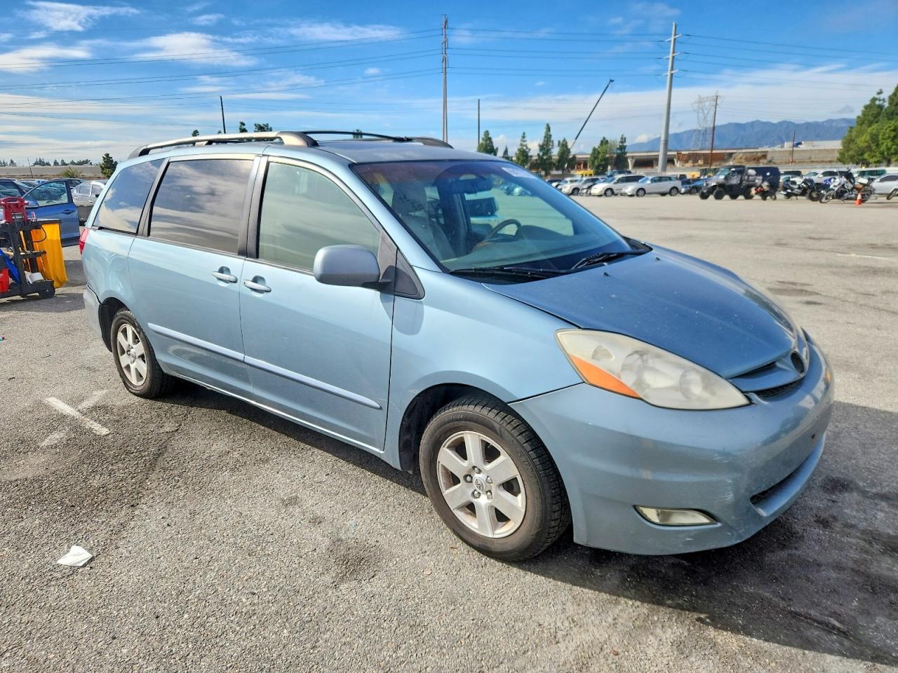 2007 TOYOTA SIENNA XLE photo 4