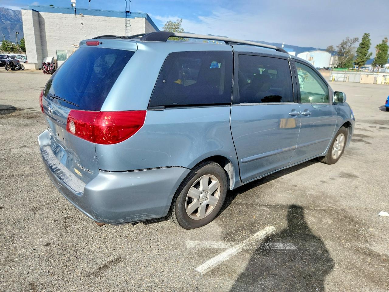 2007 TOYOTA SIENNA XLE photo 3