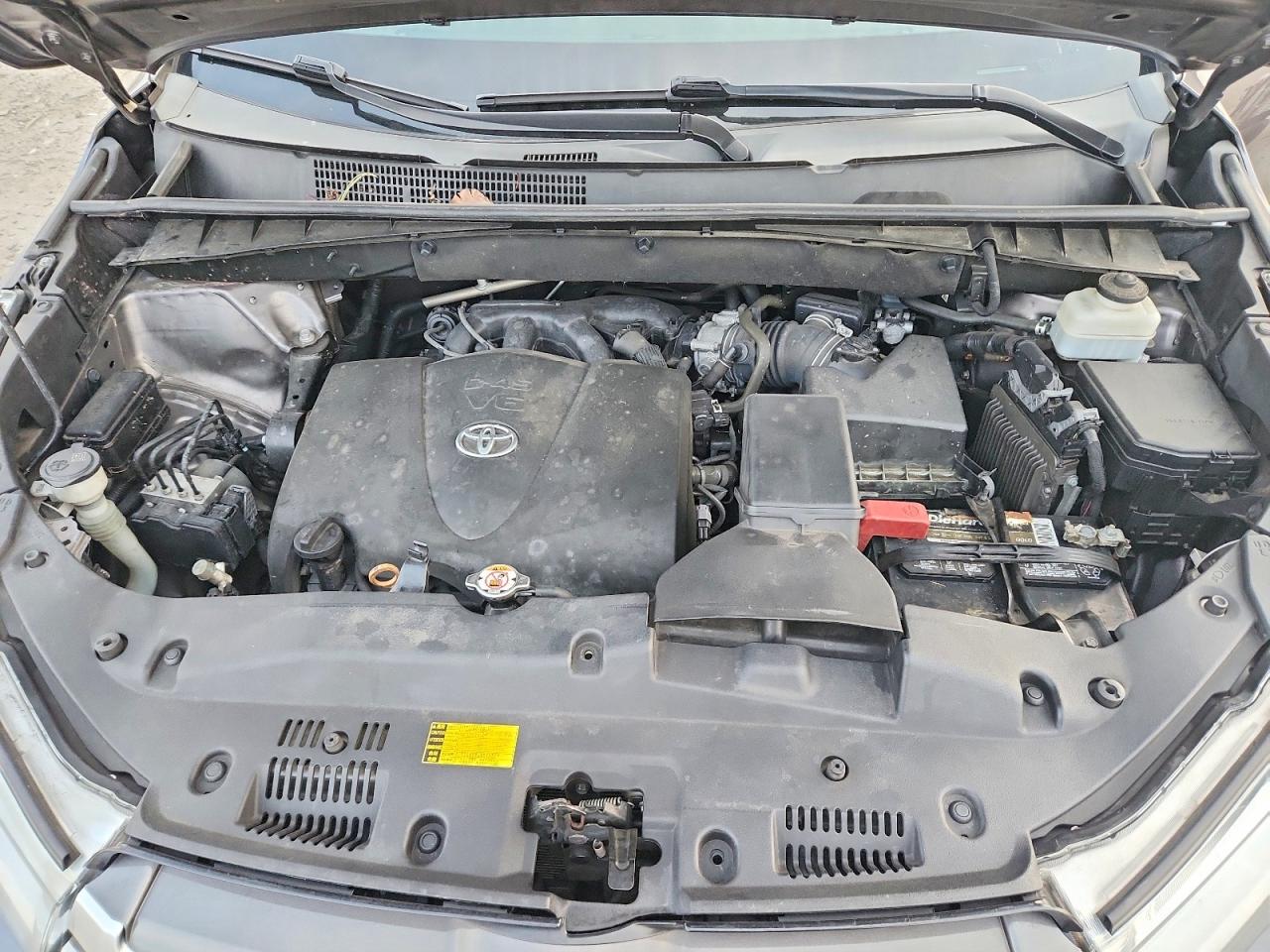 2019 TOYOTA HIGHLANDER LE photo 12