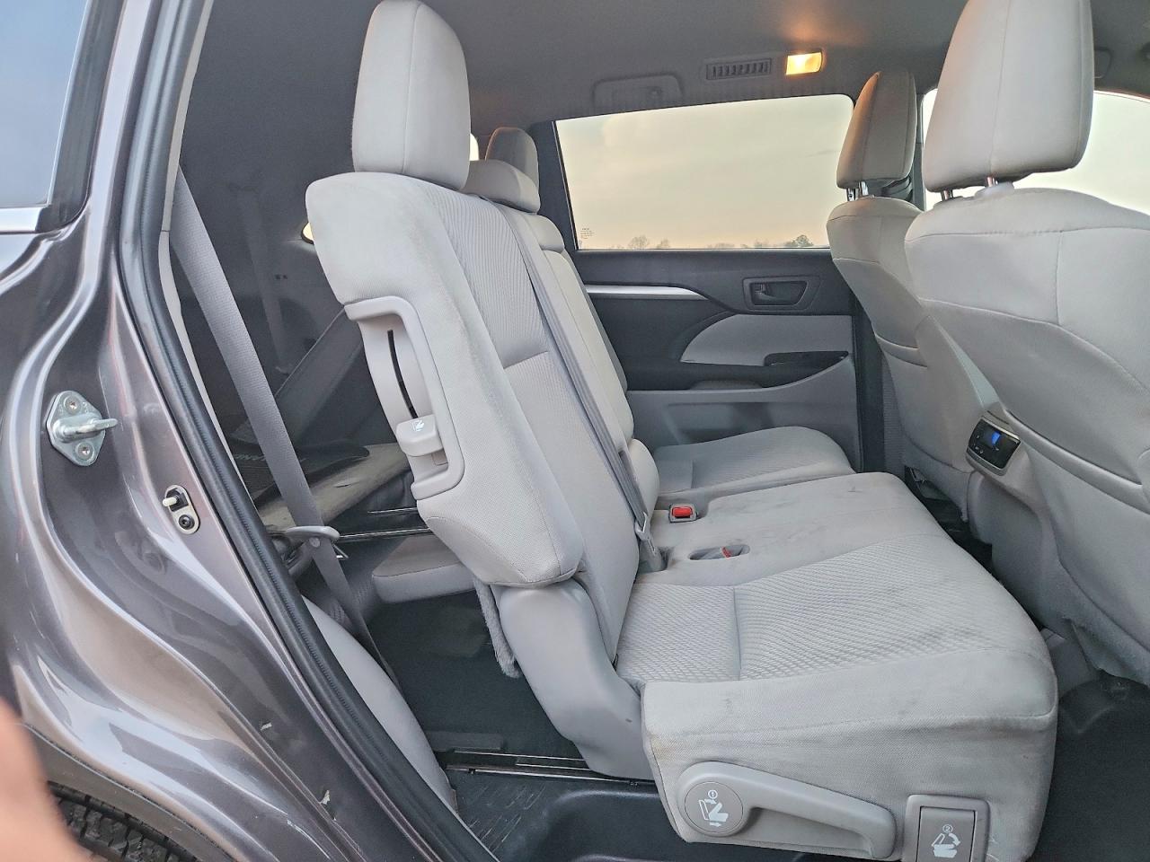 2019 TOYOTA HIGHLANDER LE photo 11