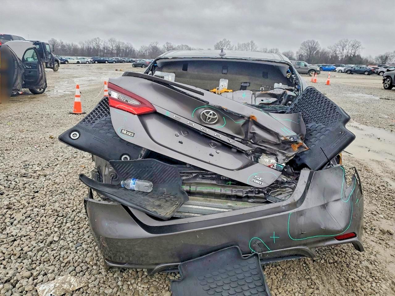 2021 TOYOTA CAMRY SE photo 6