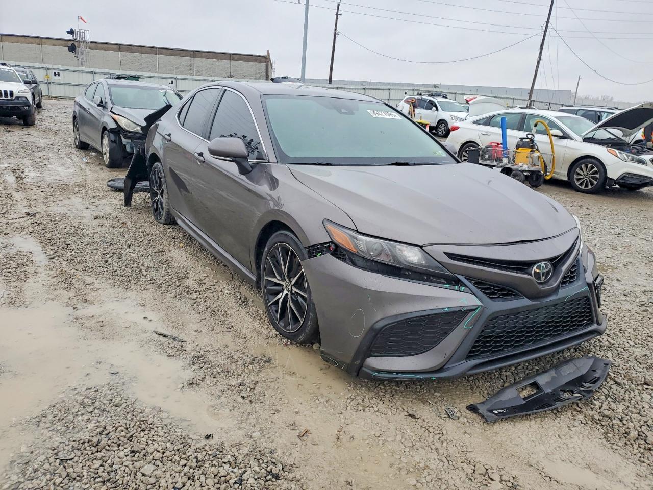 2021 TOYOTA CAMRY SE photo 4
