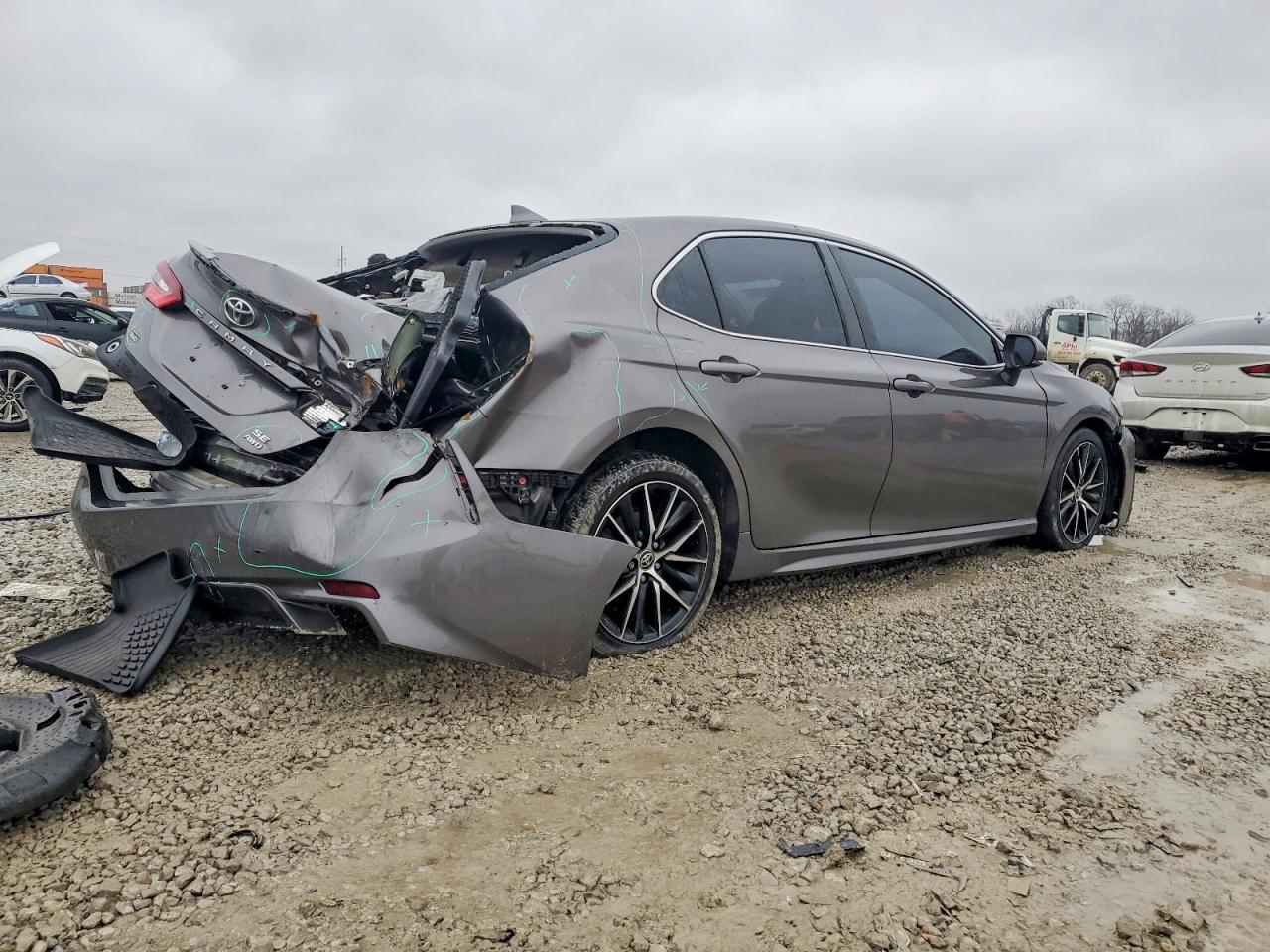 2021 TOYOTA CAMRY SE photo 3