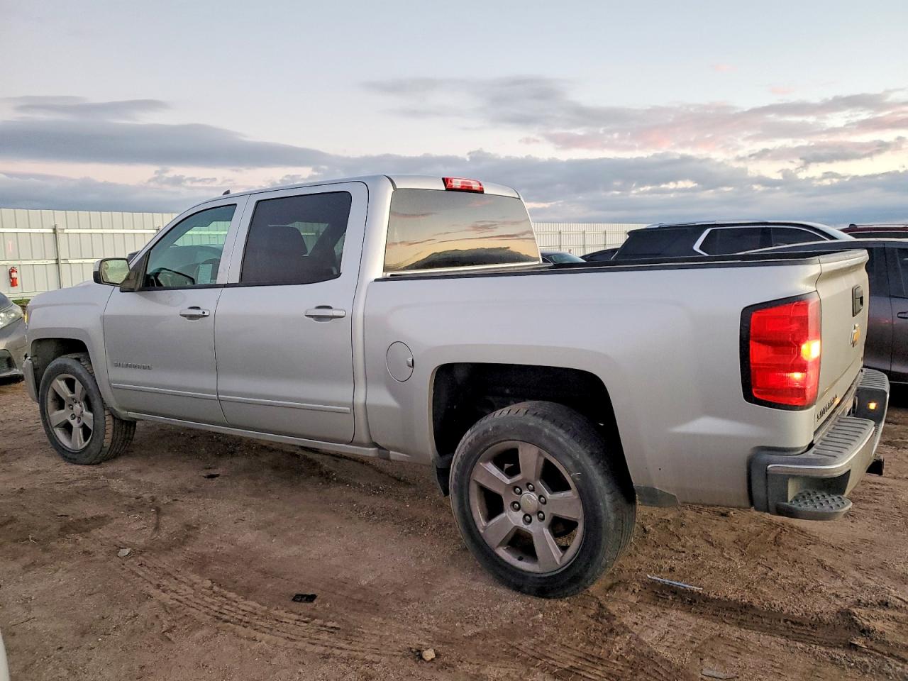 2018 CHEVROLET SILVERADO C1500 LT photo 2