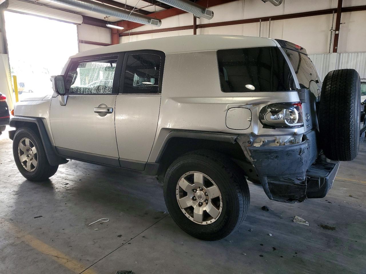 2007 TOYOTA FJ CRUISER photo 2