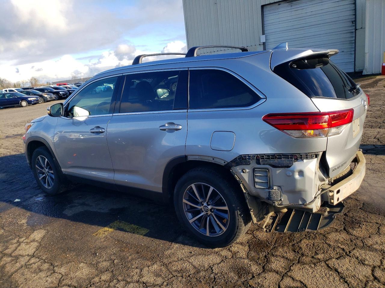 2019 TOYOTA HIGHLANDER SE photo 2