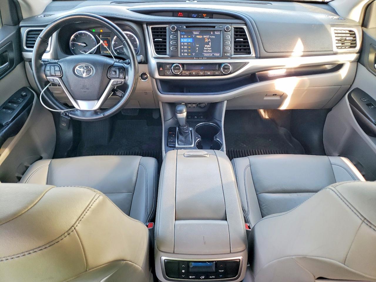 2019 TOYOTA HIGHLANDER SE photo 8