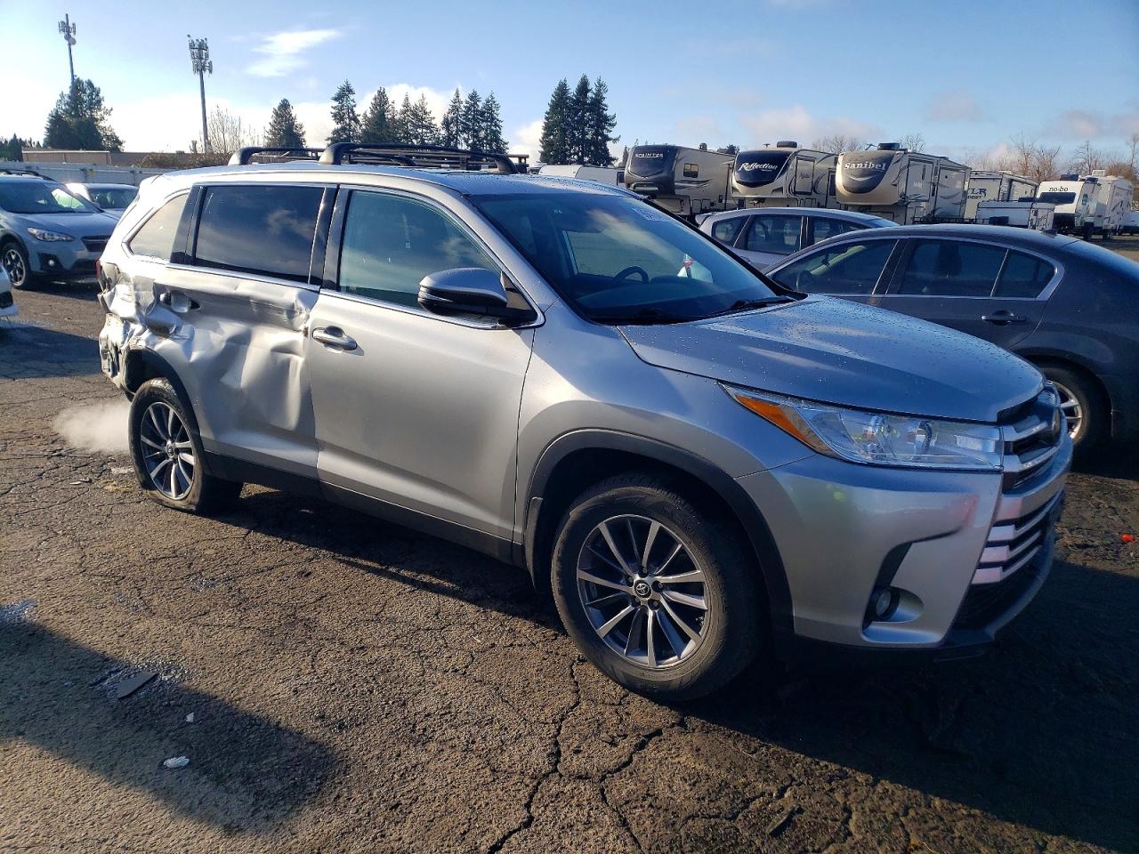 2019 TOYOTA HIGHLANDER SE photo 4