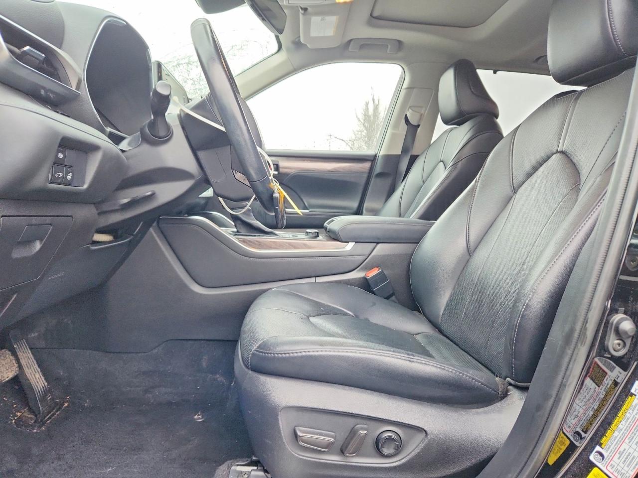 2021 TOYOTA HIGHLANDER LIMITED photo 13