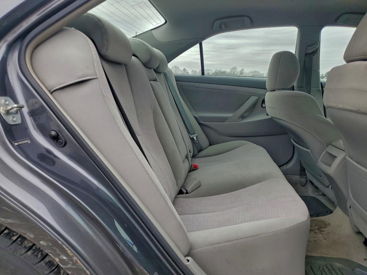 2010 TOYOTA CAMRY BASE photo 10