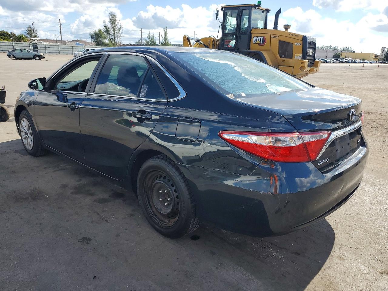 2015 TOYOTA CAMRY LE photo 3