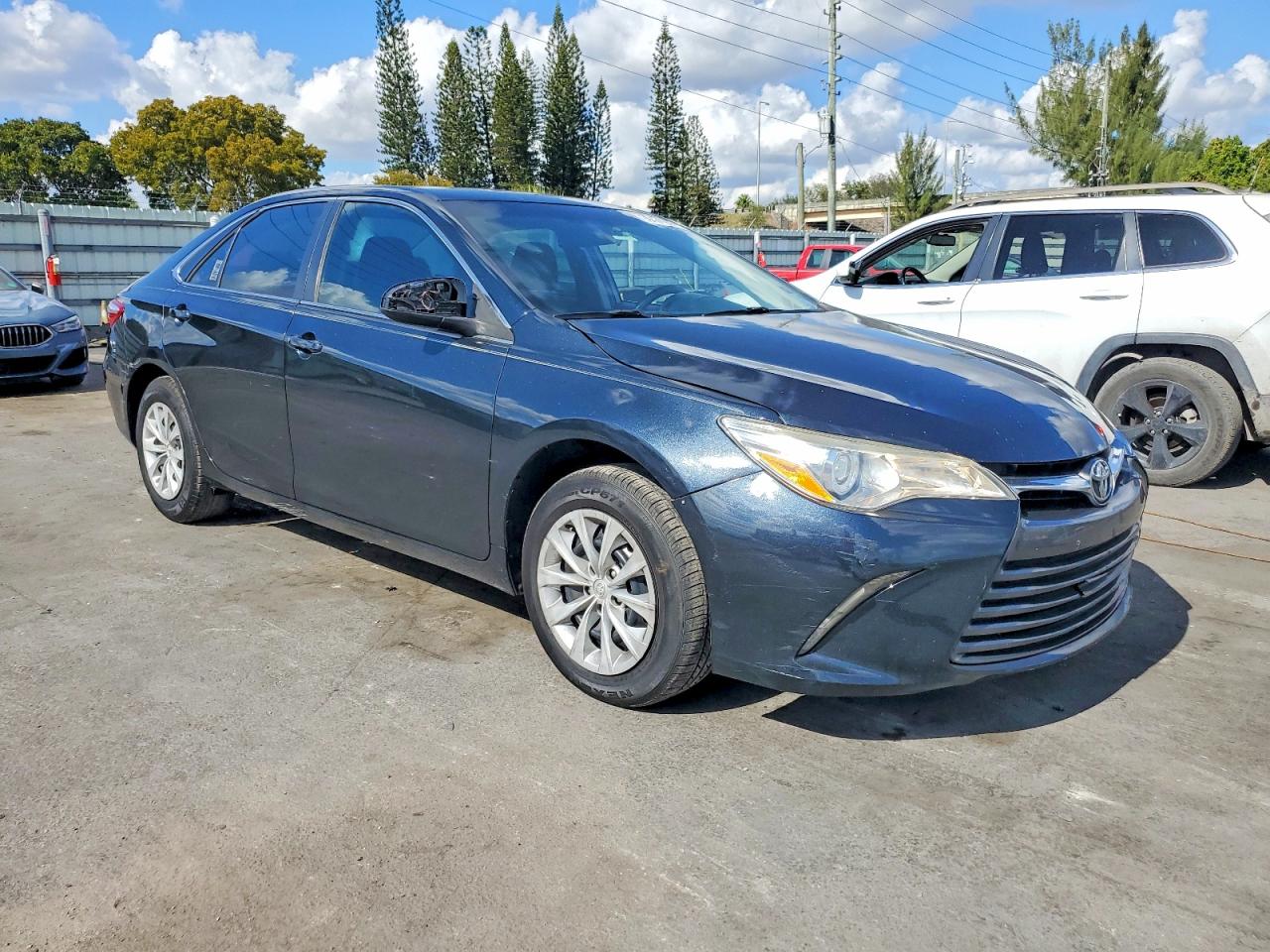 2015 TOYOTA CAMRY LE photo 7