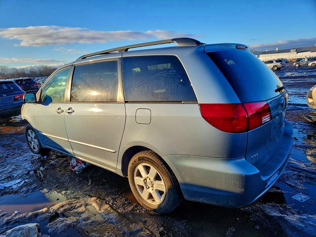 2004 TOYOTA SIENNA CE photo 2
