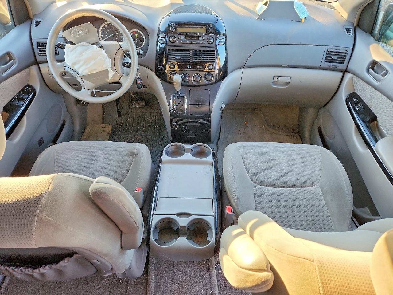2004 TOYOTA SIENNA CE photo 8