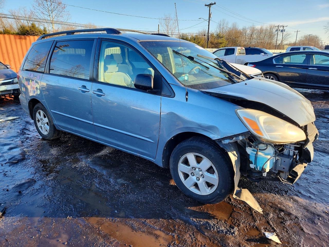 2004 TOYOTA SIENNA CE photo 4
