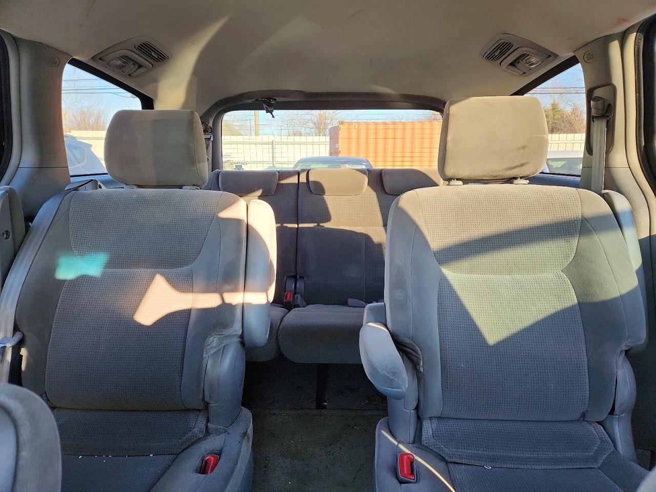 2004 TOYOTA SIENNA CE photo 10