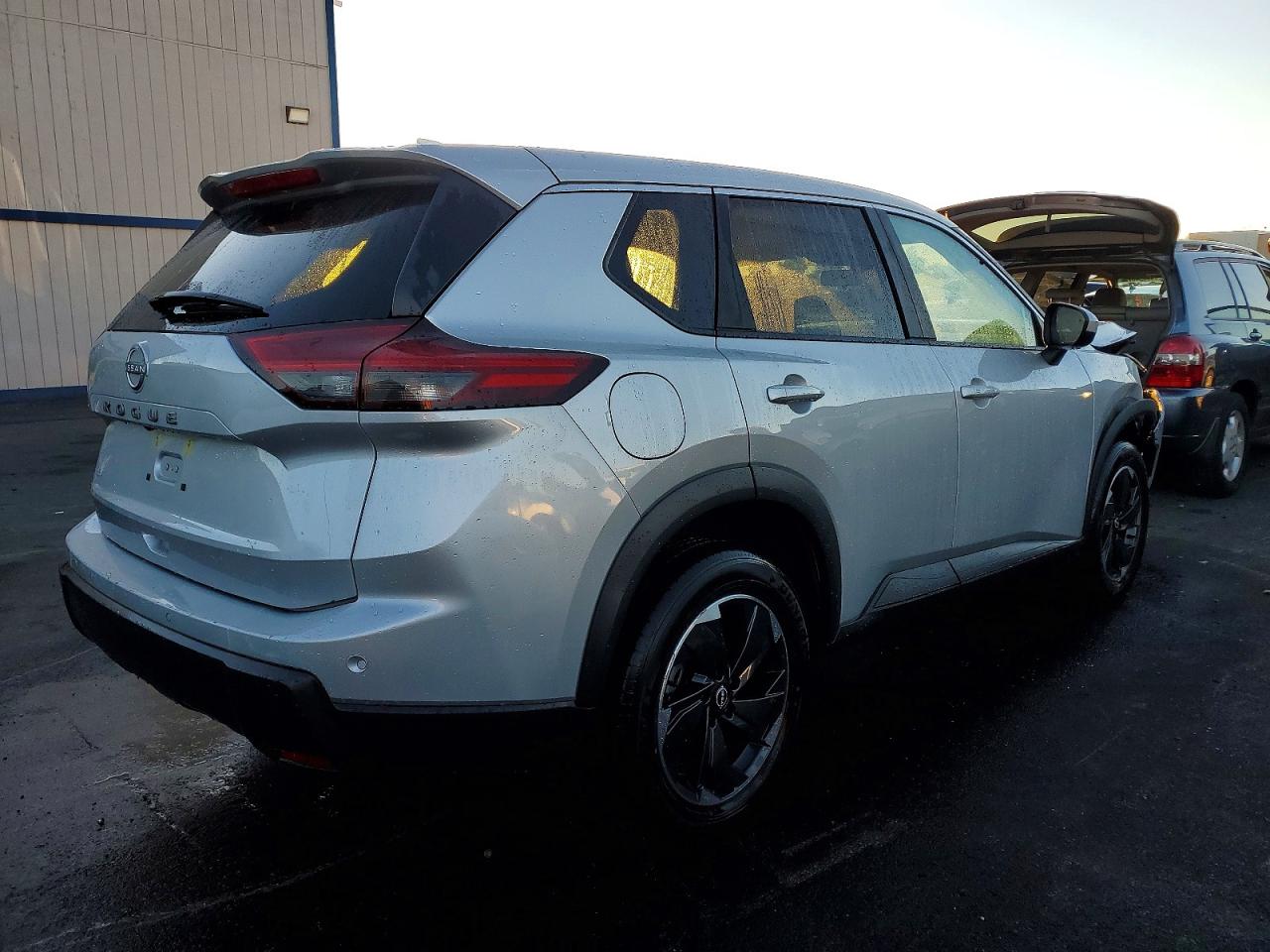 2025 NISSAN ROGUE SV photo 3
