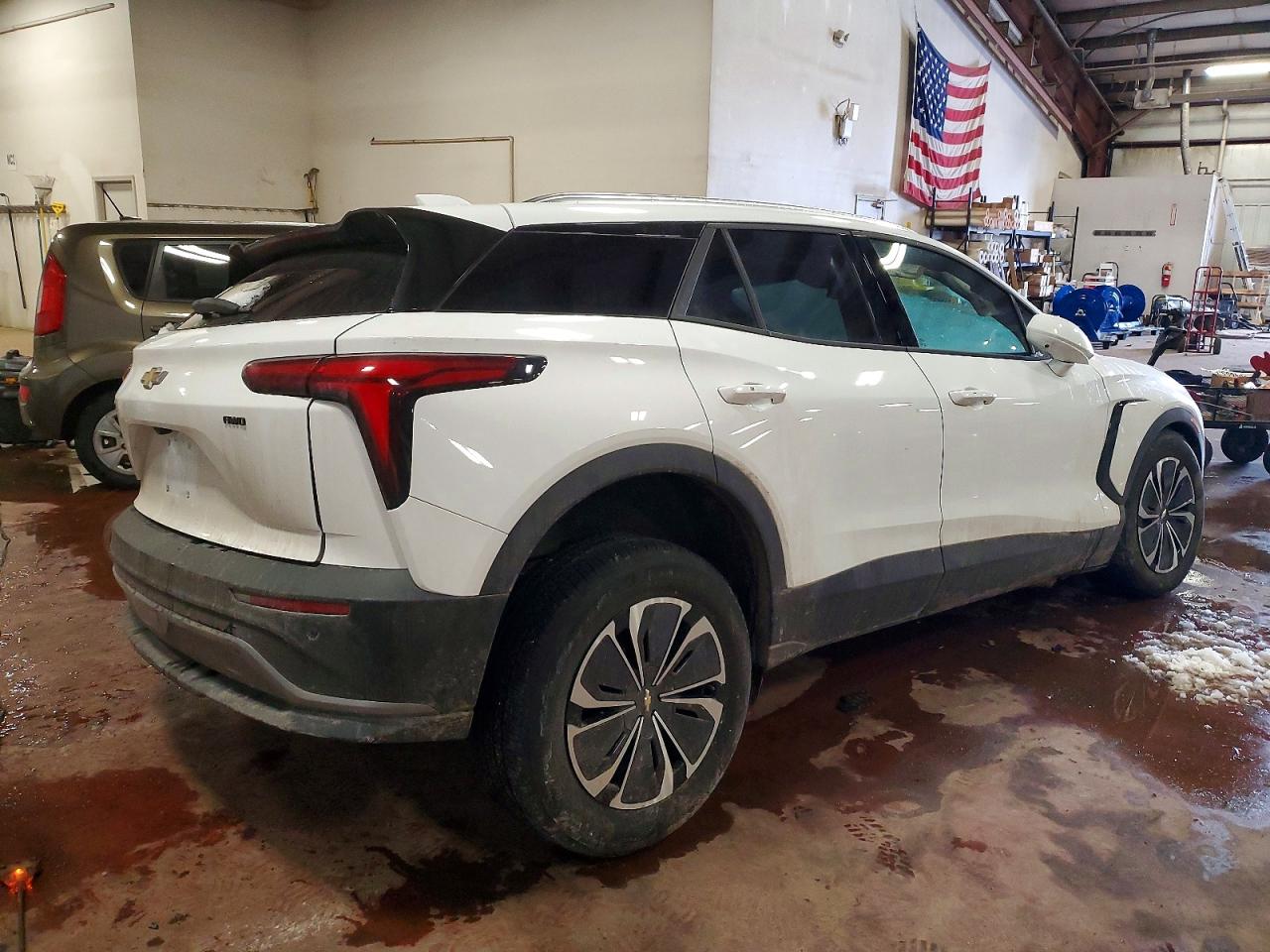 2025 CHEVROLET BLAZER LT photo 3