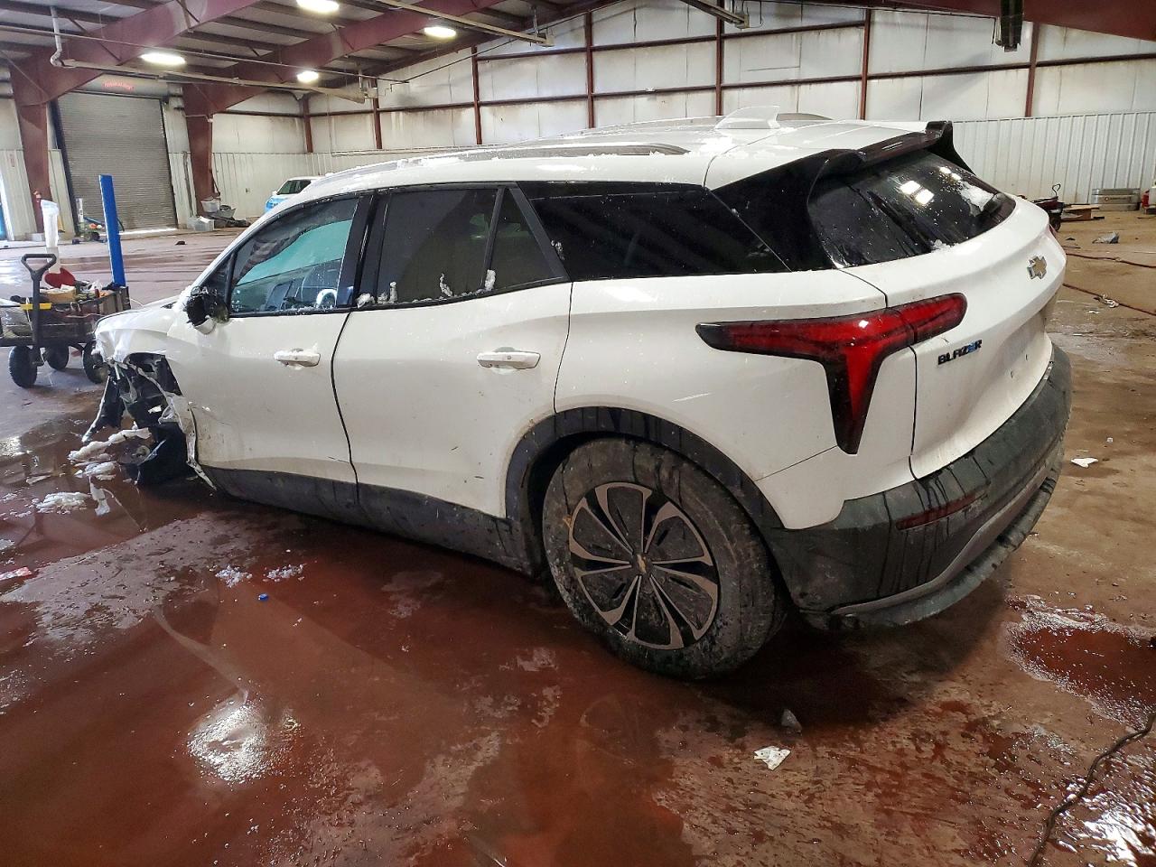 2025 CHEVROLET BLAZER LT photo 2