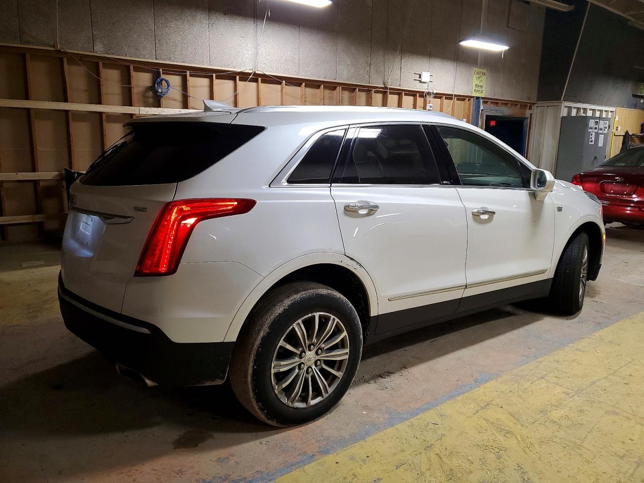 2017 CADILLAC XT5 LUXURY photo 3