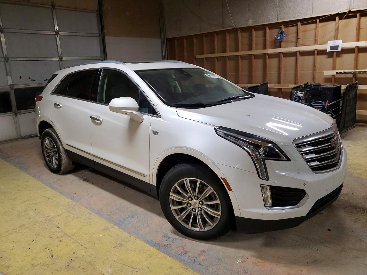 2017 CADILLAC XT5 LUXURY photo 4