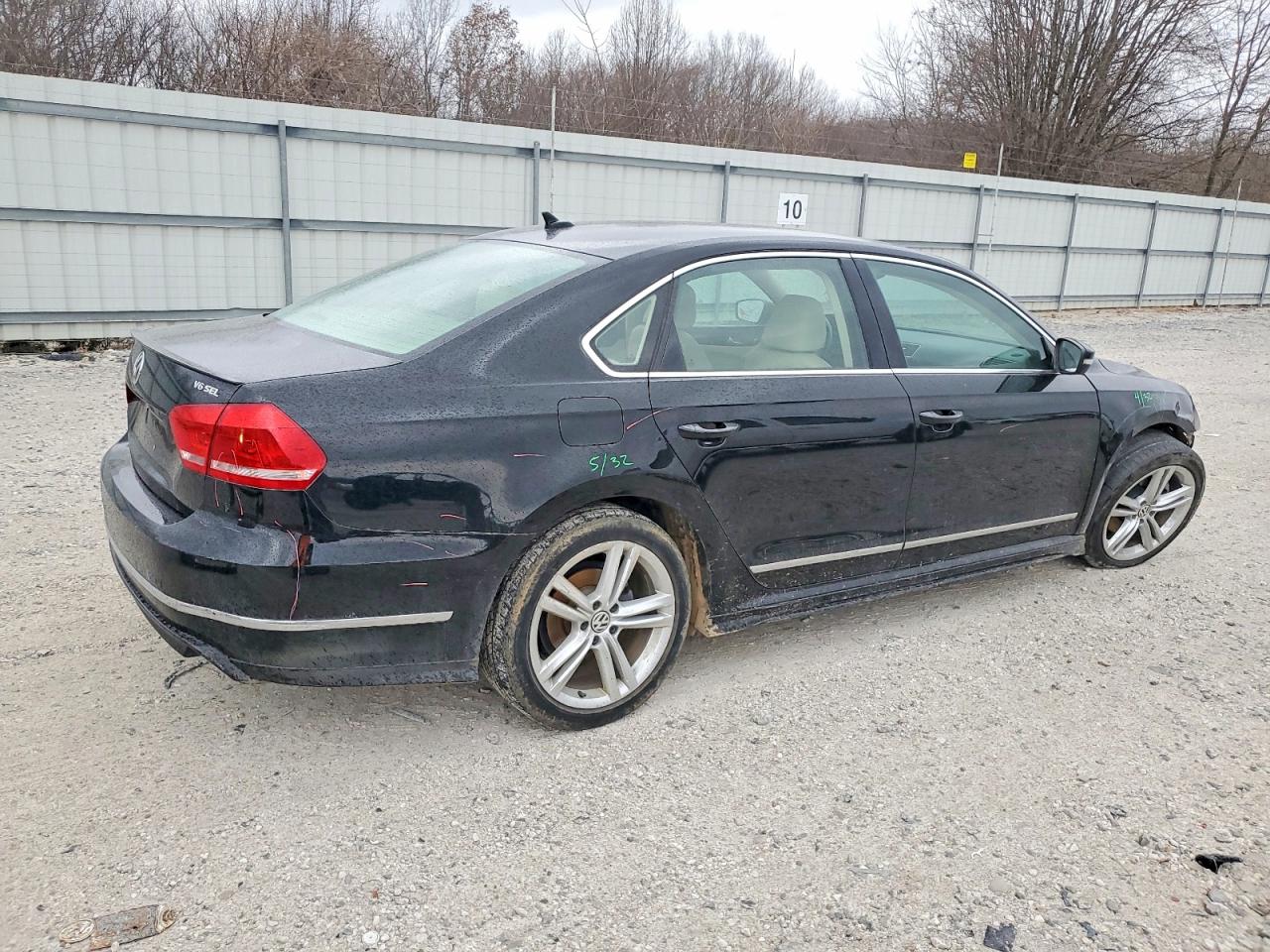 2015 VOLKSWAGEN PASSAT SEL photo 3