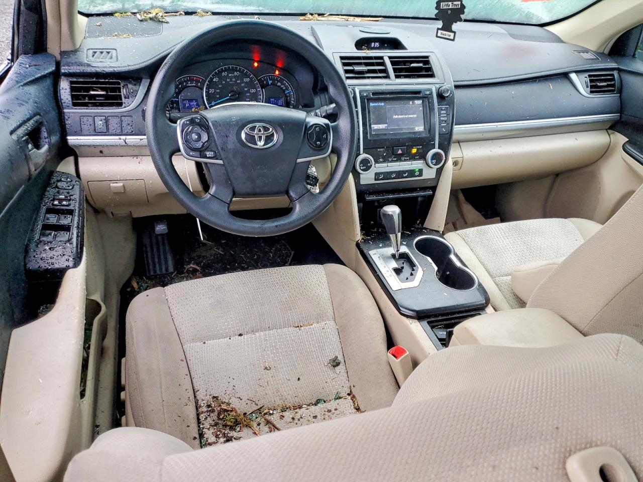 2014 TOYOTA CAMRY LE photo 8