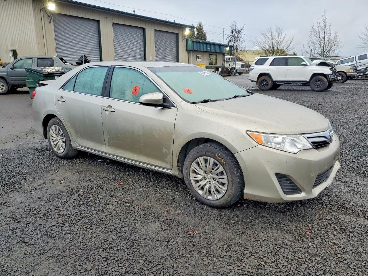 2014 TOYOTA CAMRY LE photo 4