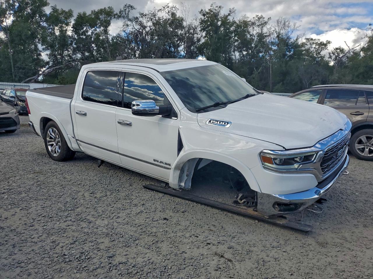 2023 RAM 1500 LIMITED photo 4