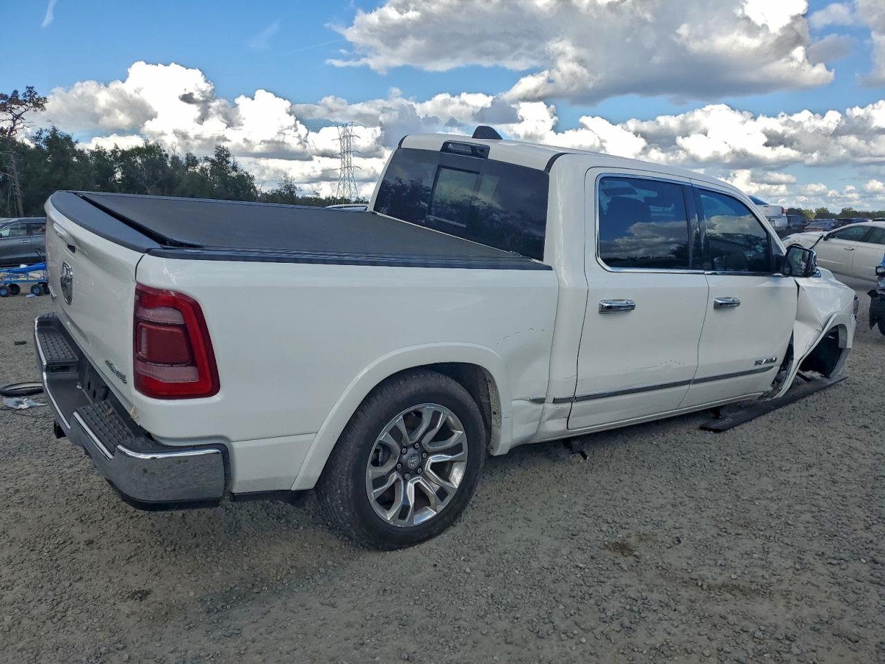 2023 RAM 1500 LIMITED photo 3
