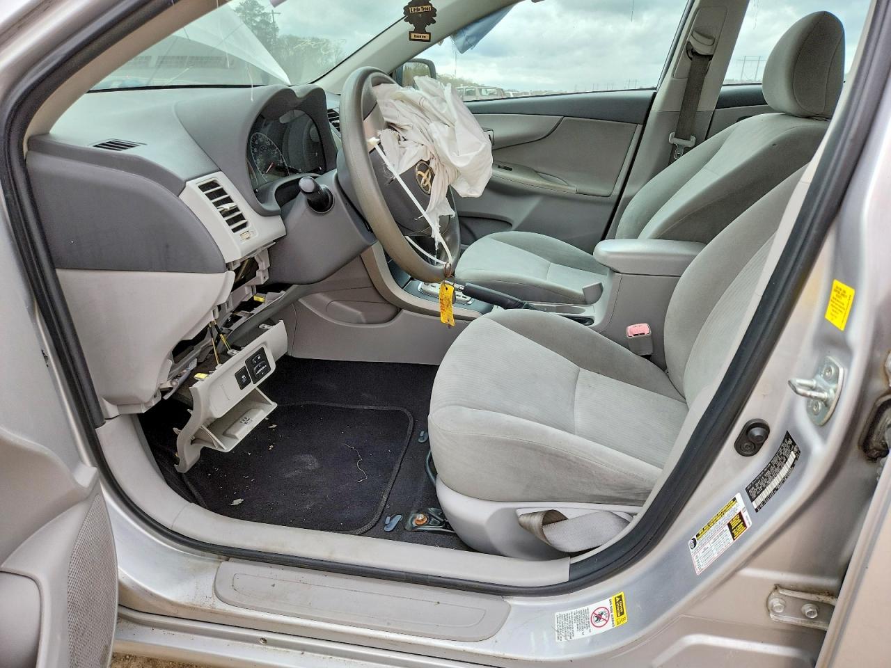 2010 TOYOTA COROLLA BASE photo 7