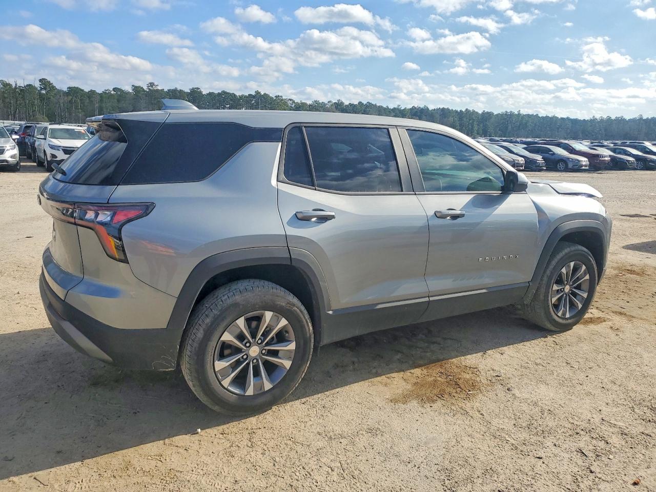 2026 CHEVROLET EQUINOX LT photo 3