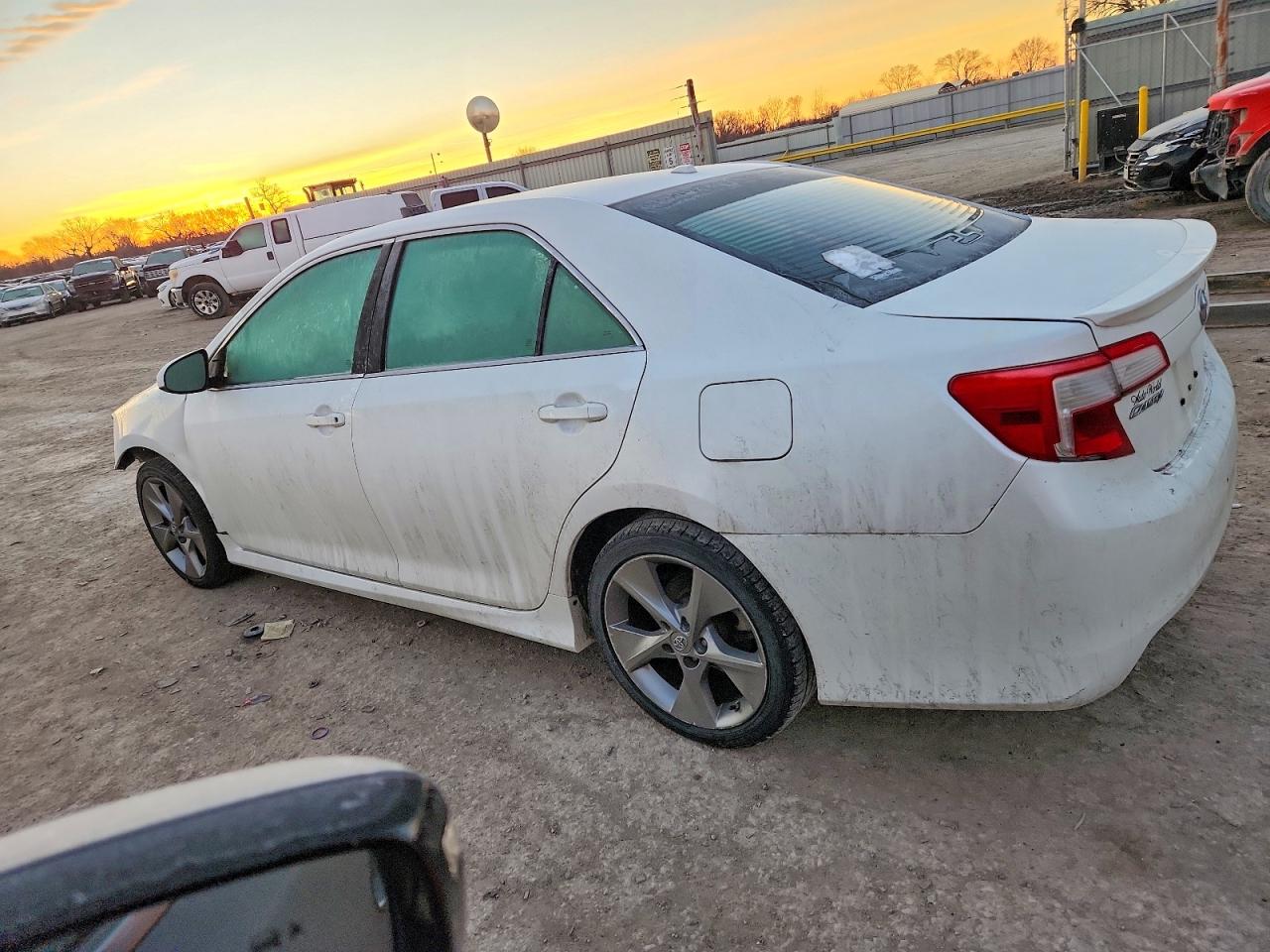 2012 TOYOTA CAMRY photo 2