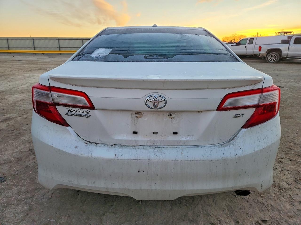 2012 TOYOTA CAMRY photo 6