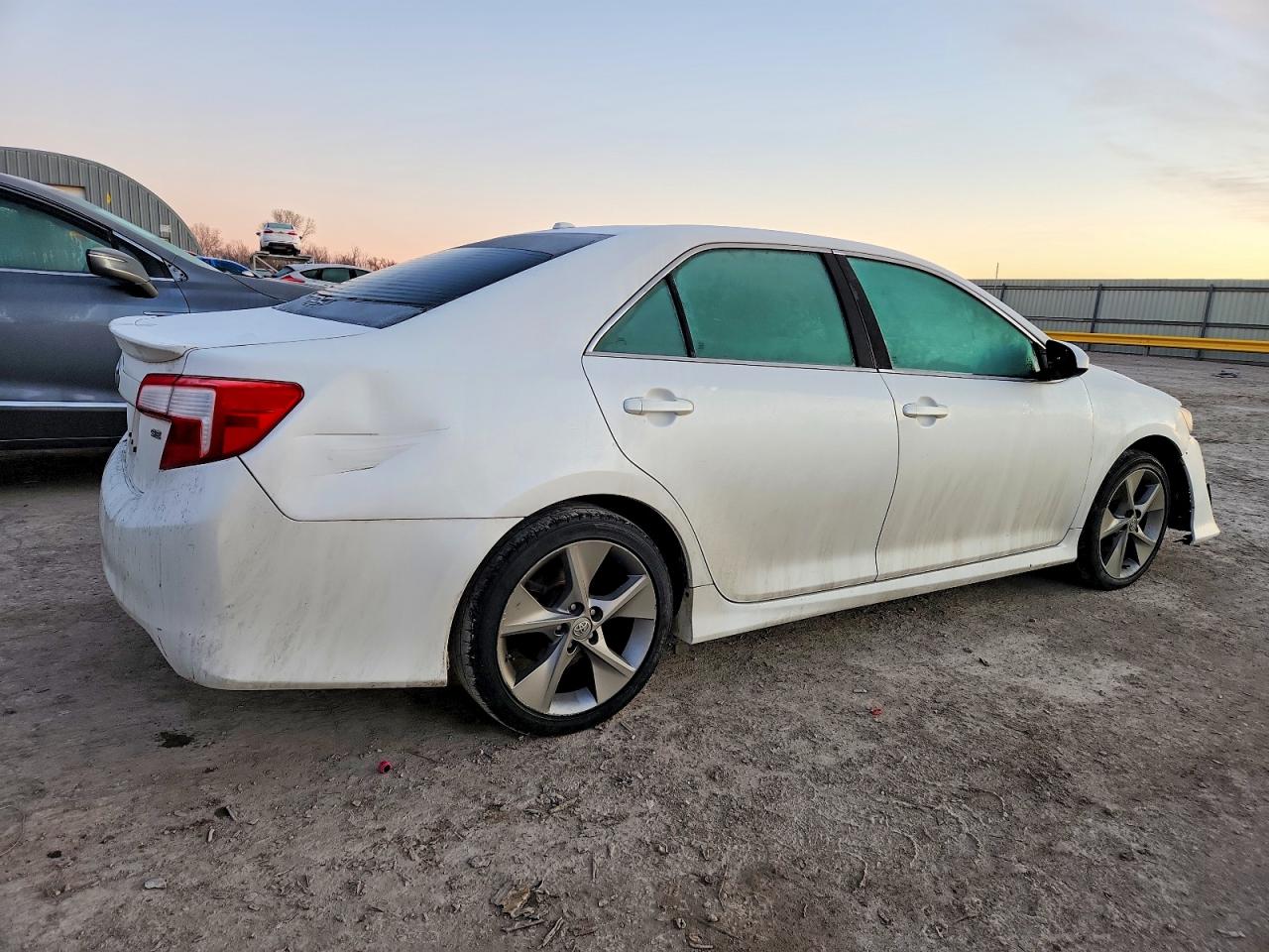 2012 TOYOTA CAMRY photo 3